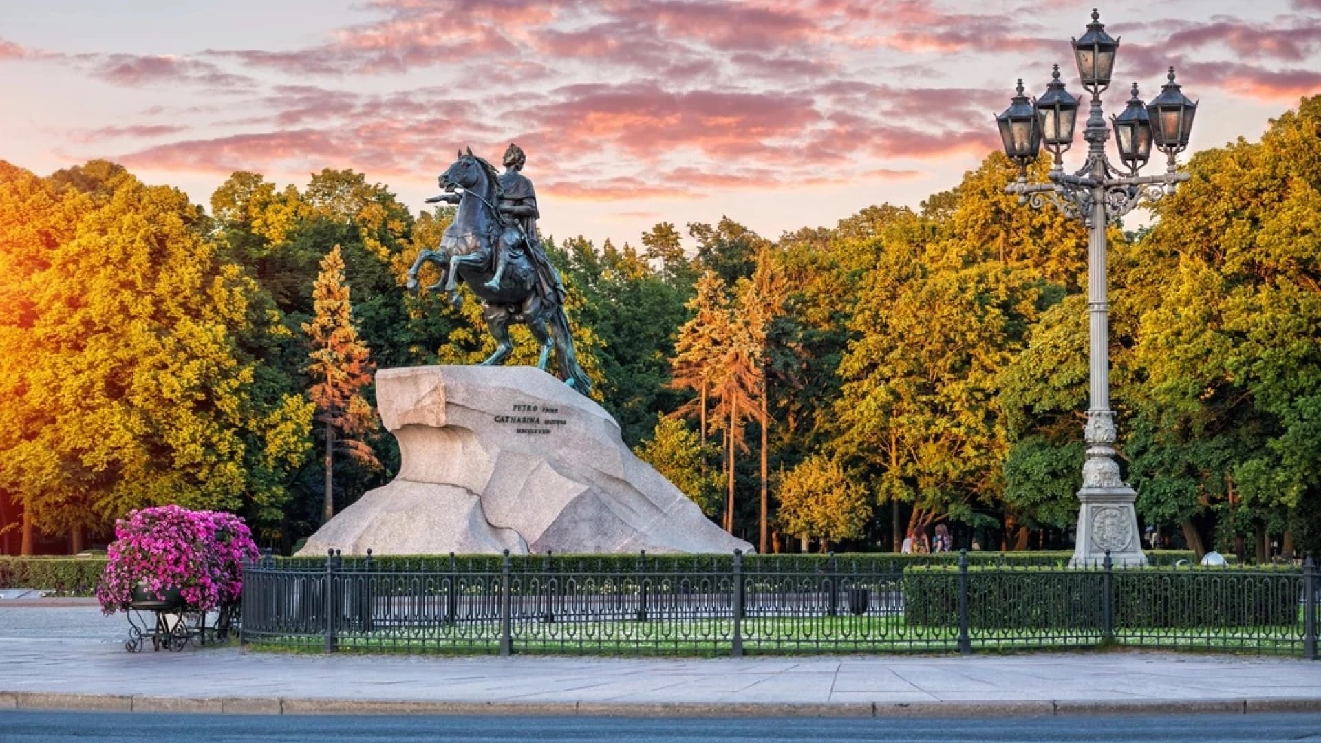 Обзорная с посещением Петропавловской крепости изображение 3