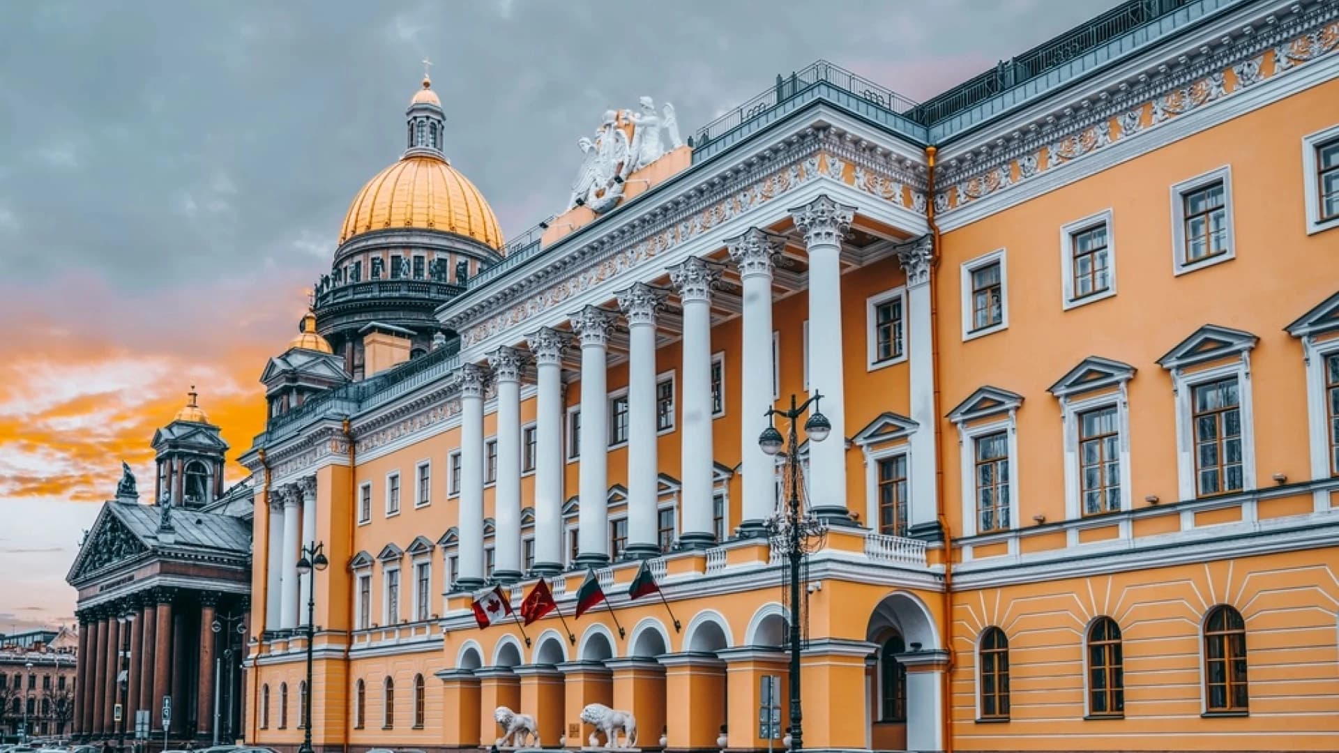Экскурсия "Мифы и легенды Санкт-Петербурга" изображение 1