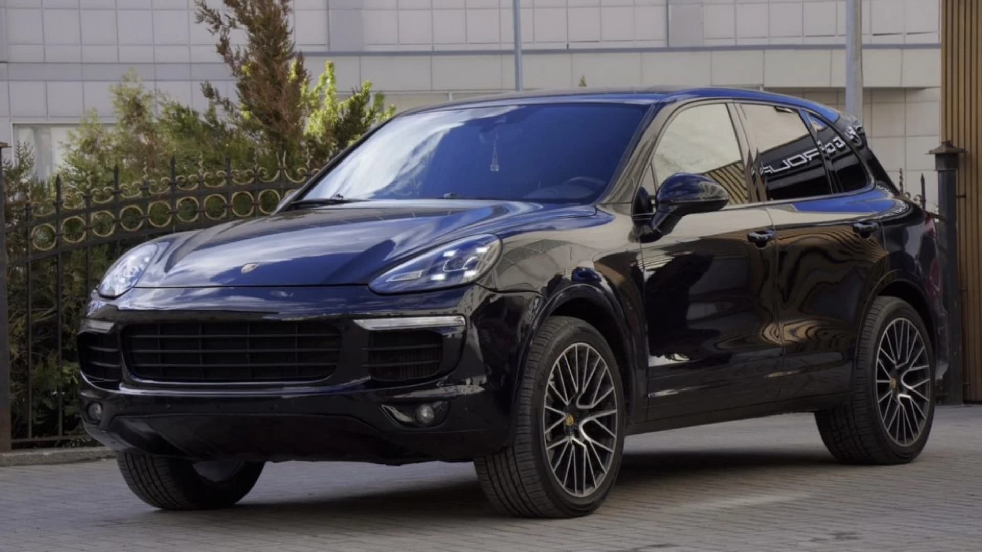 Аренда автомобиля на сутки в Казани - Porsche Cayenne изображение 0