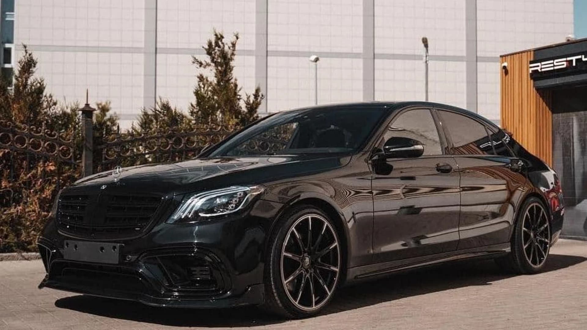 Аренда автомобиля на сутки в Казани - MERCEDES S-Class 222 изображение 0