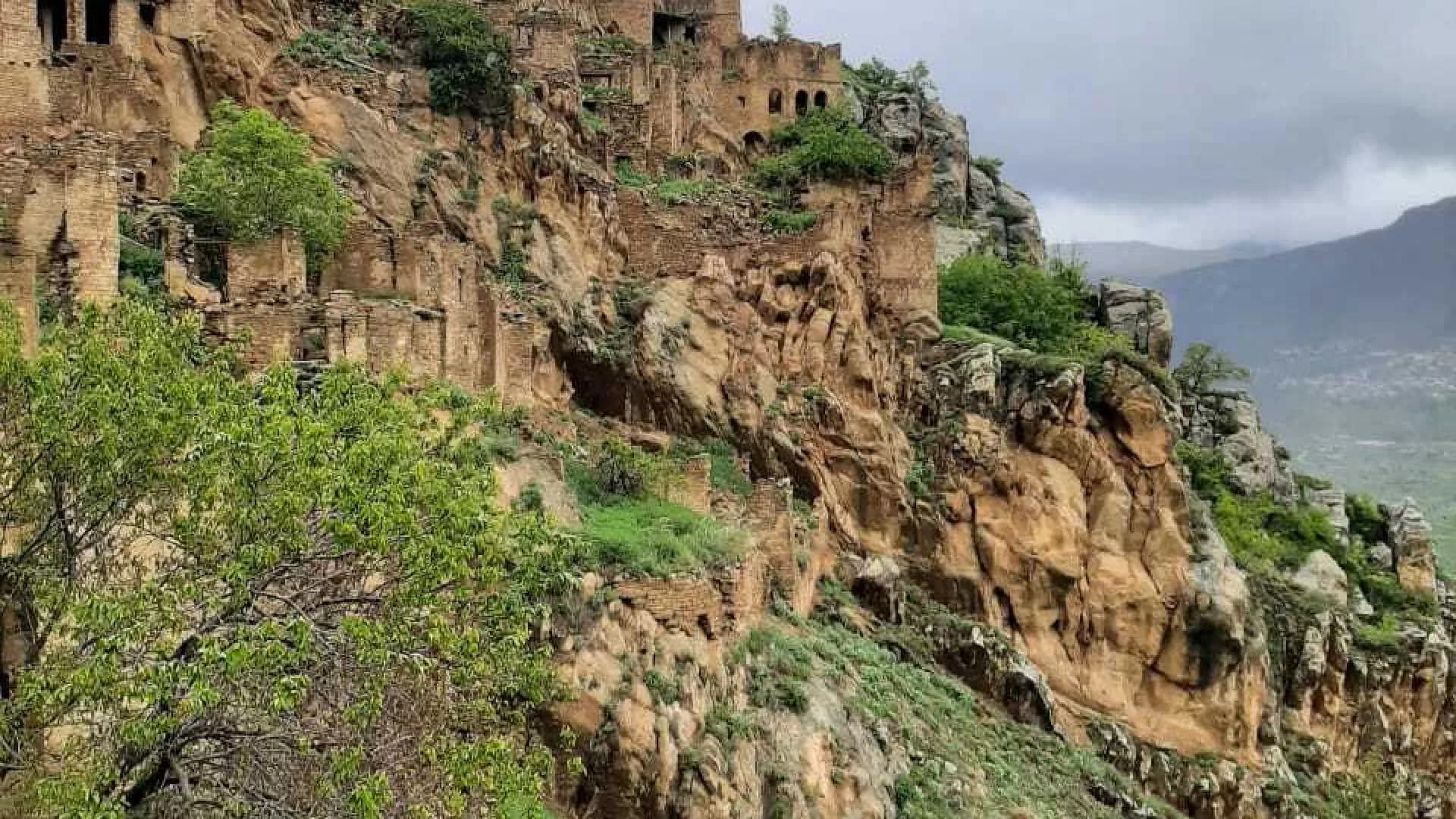 Групповая экскурсия: Село-призрак Гамсутль и Салтинский водопад изображение 1