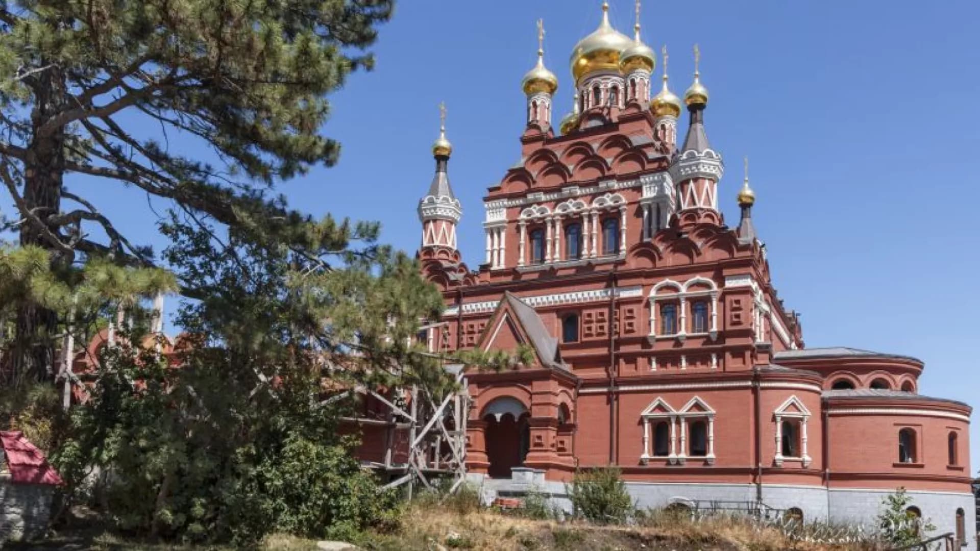 Святыни Крыма: Топловский Монастырь и Мощи Луки Крымского - экскурсия из Севастополя