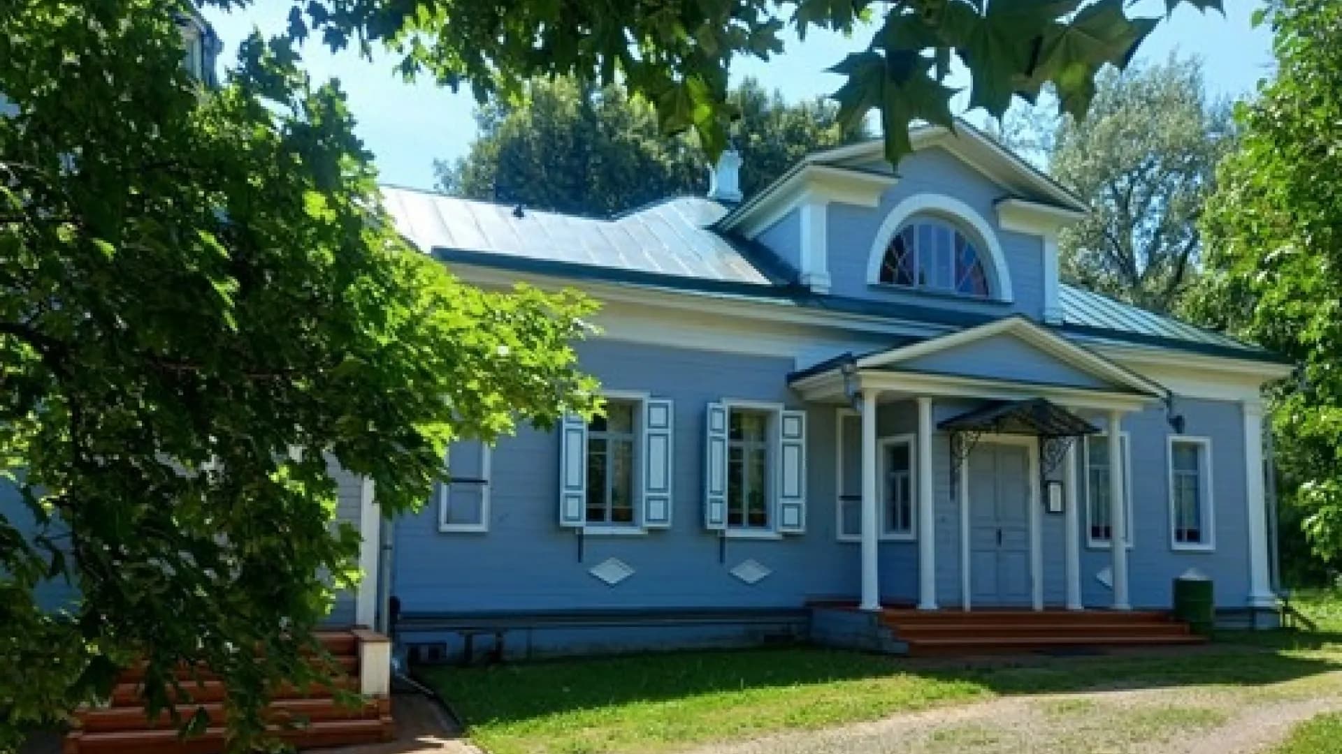 Групповая экскурсия из Москвы "По блоковским местам"