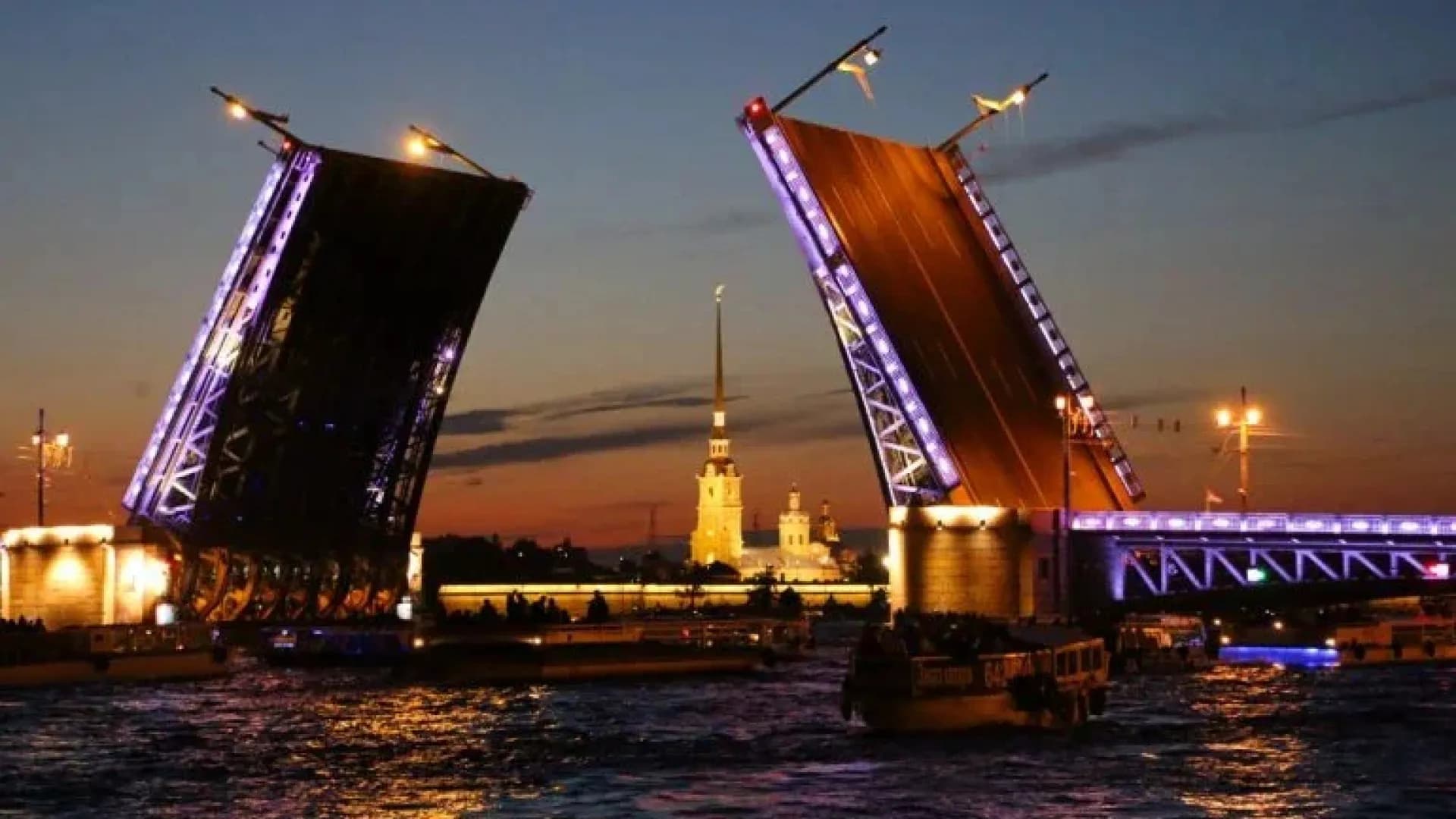 Ночная экскурсия на теплоходе "Под разведенными мостами"