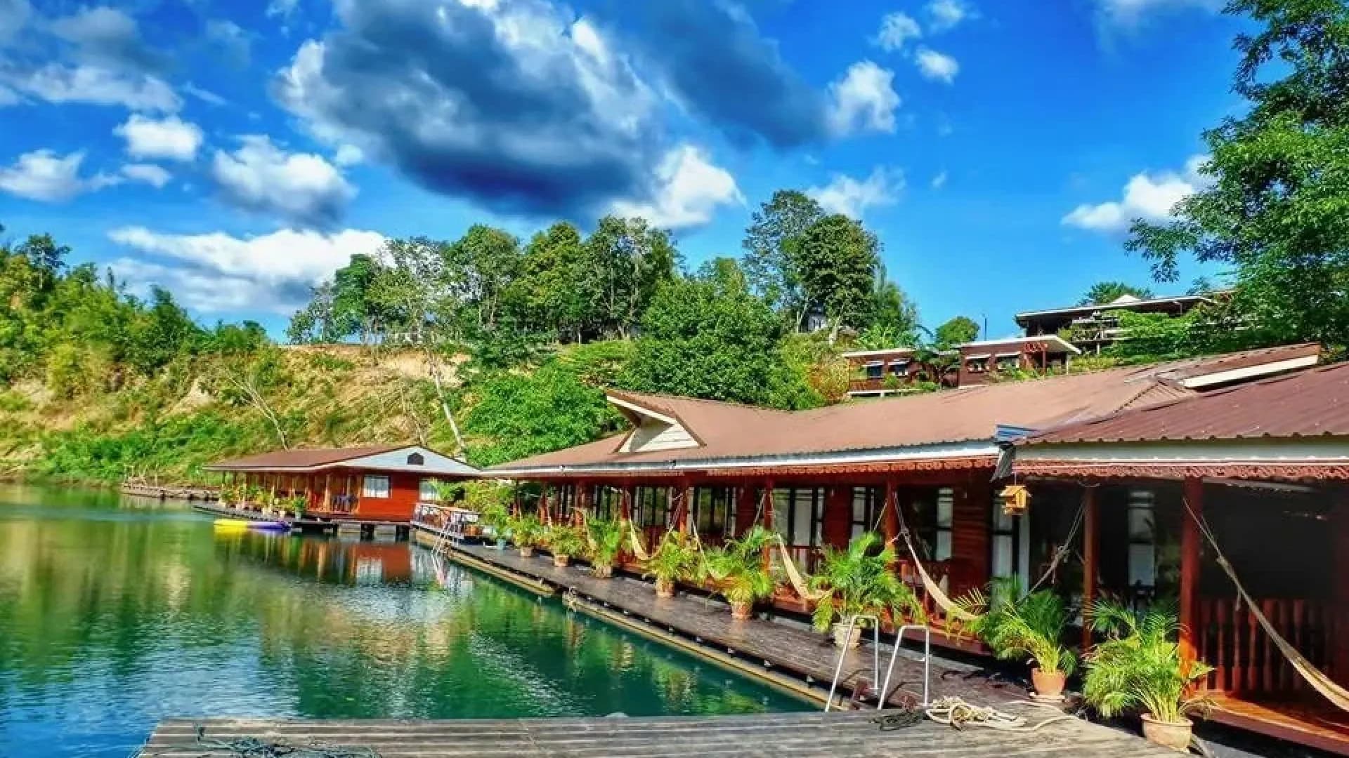 Двухдневный тур на реку Квай: плавучий рынок, водопады, сплав и слоны