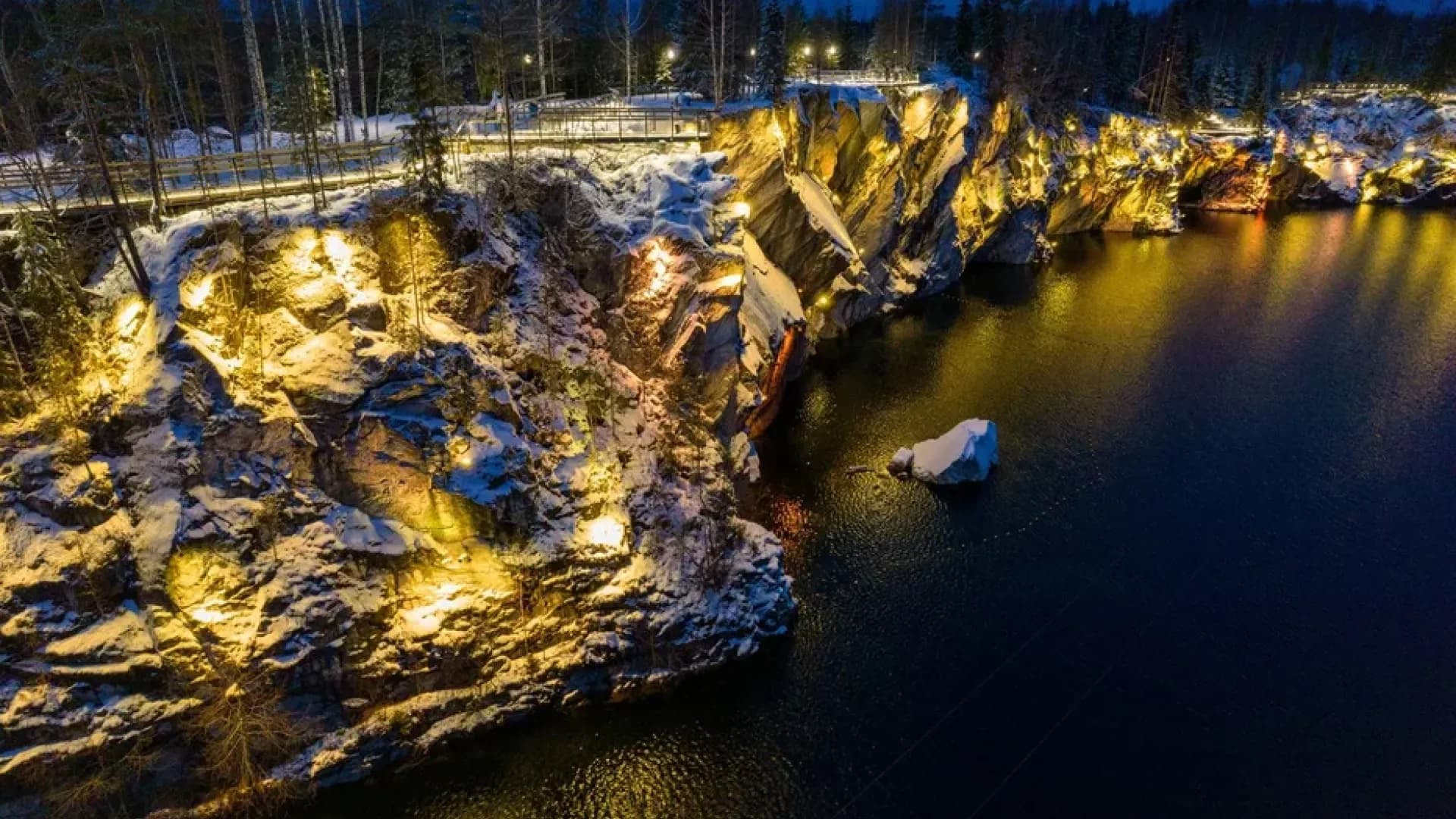 Экскурсия в Карелию: "Горный парк Рускеала и водопады" с отправлением из Санкт-Петербурга