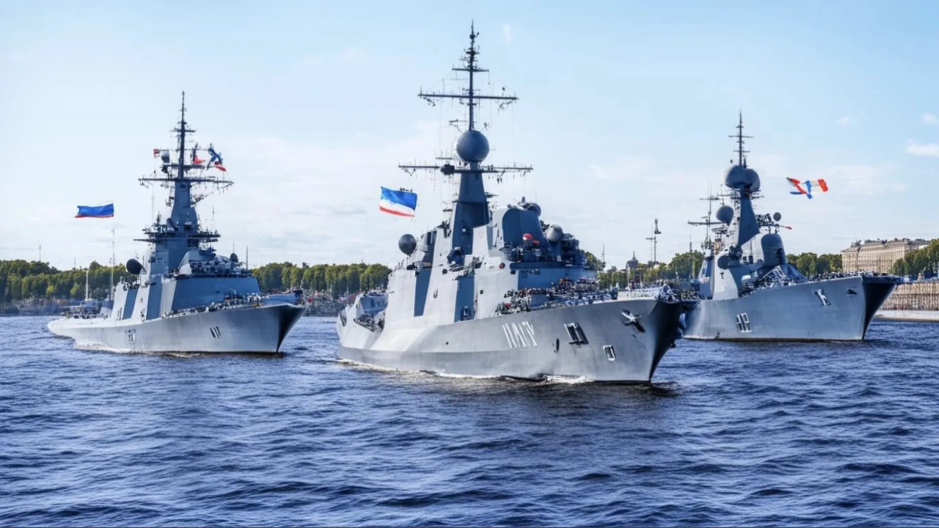 Тур в Санкт-Петербург на день ВМФ: парад, крейсер «Аврора» и фонтаны Петергофа (5 дней)