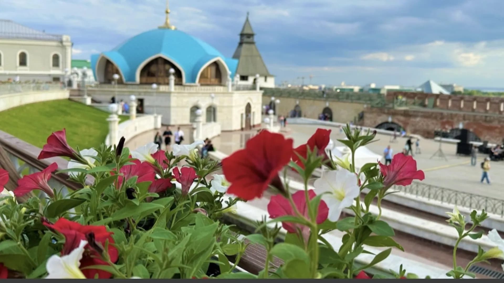 Тур в Казань из Нижнего Новгорода: Раифский монастырь, аквапарк «Ривьера» и старый город