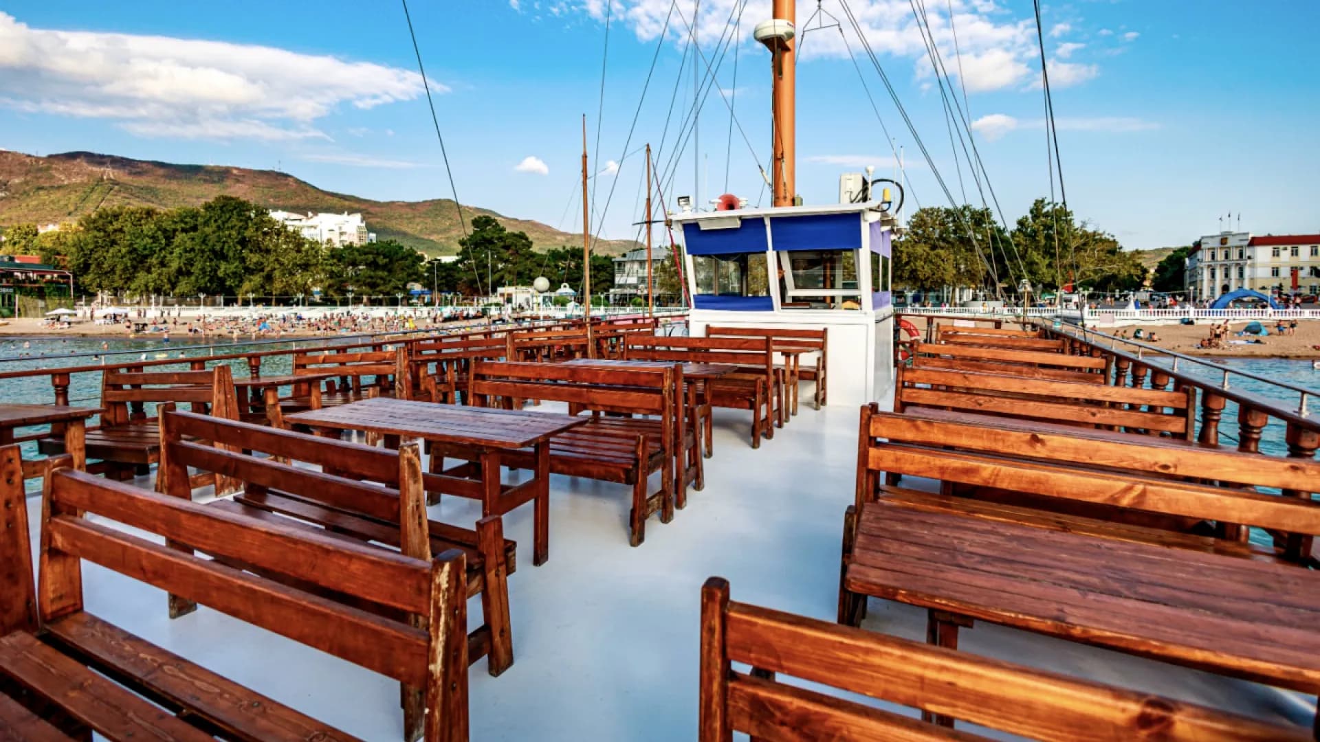 Морская прогулка «По следам дельфинов»: встреча с афалинами и Капитан Джек Воробей