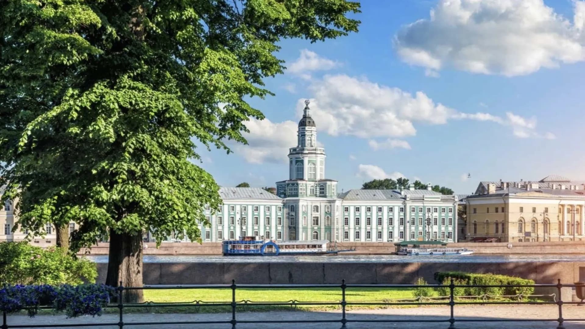 Обзорная экскурсия по Санкт-Петербургу с посещением Кунсткамеры