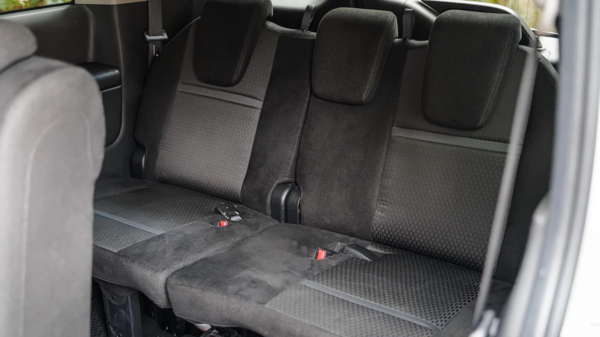 Прокат белой Honda StepWGN Spada в Сочи изображение 3