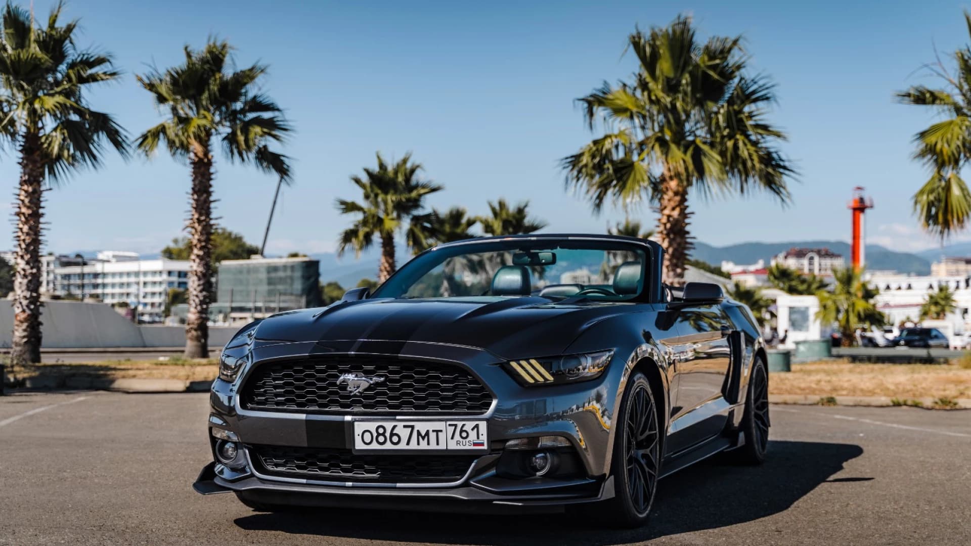 Прокат Ford Mustang - серый кабриолет в Сочи