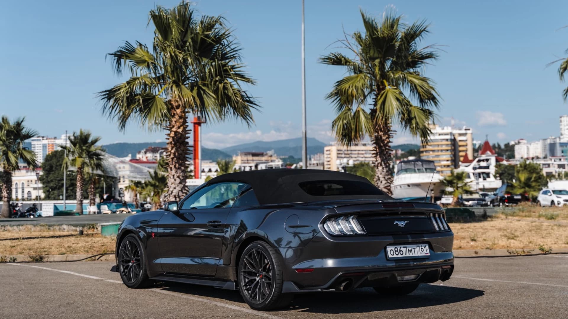 Прокат Ford Mustang - серый кабриолет в Сочи изображение 3