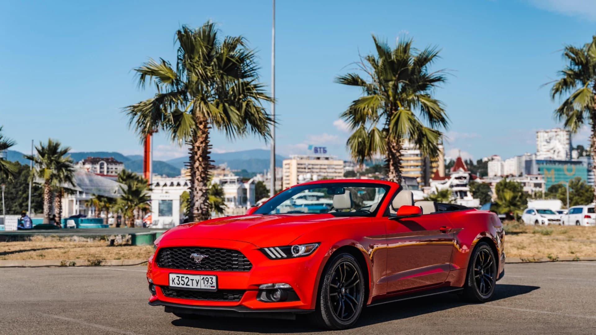 Фото услуги Прокат Ford Mustang кабриолет красный в Сочи