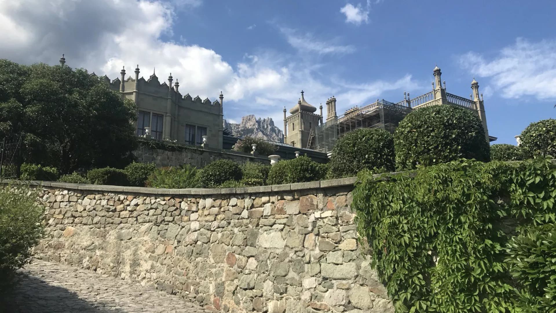 Групповая экскурсия "Три дворца: Ливадийский, Воронцовский, Ласточкино гнездо"