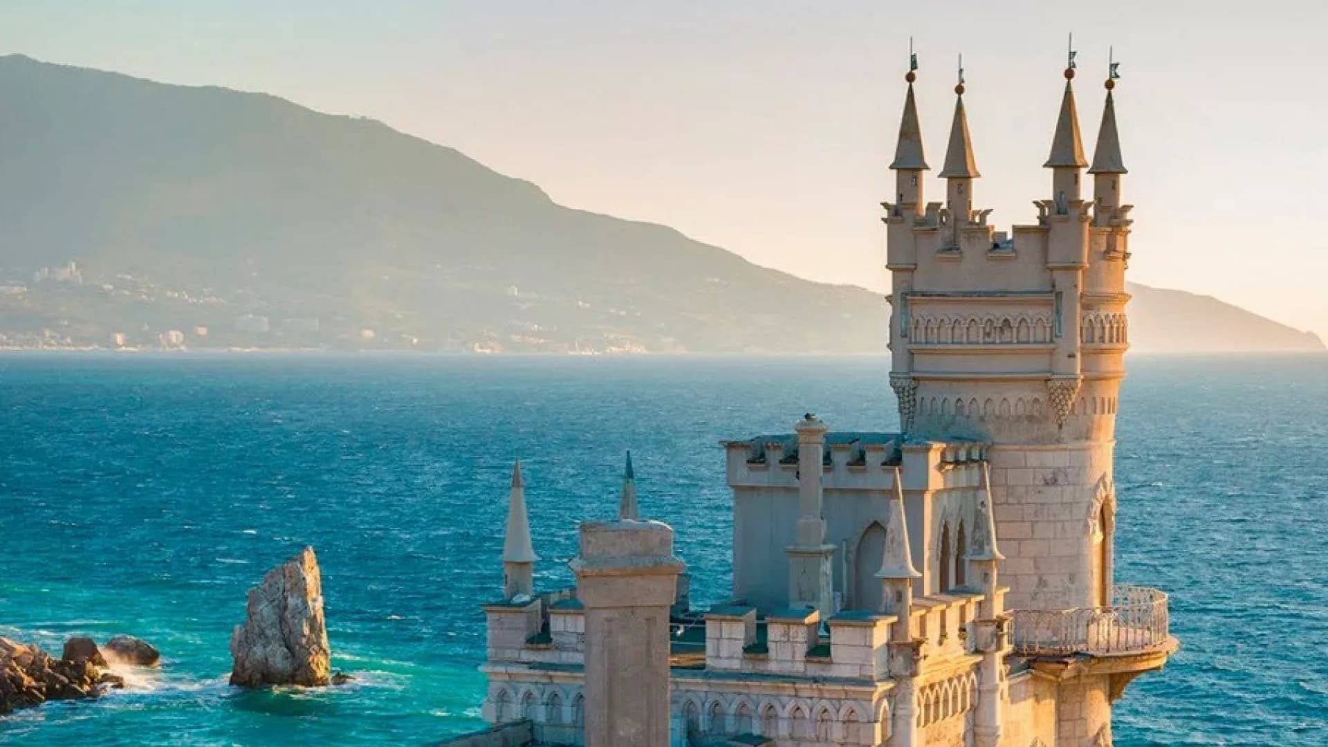 Экскурсия "Ялта – Экспресс": Ласточкино Гнедо, Ливадия, Ялта (из Евпатории)