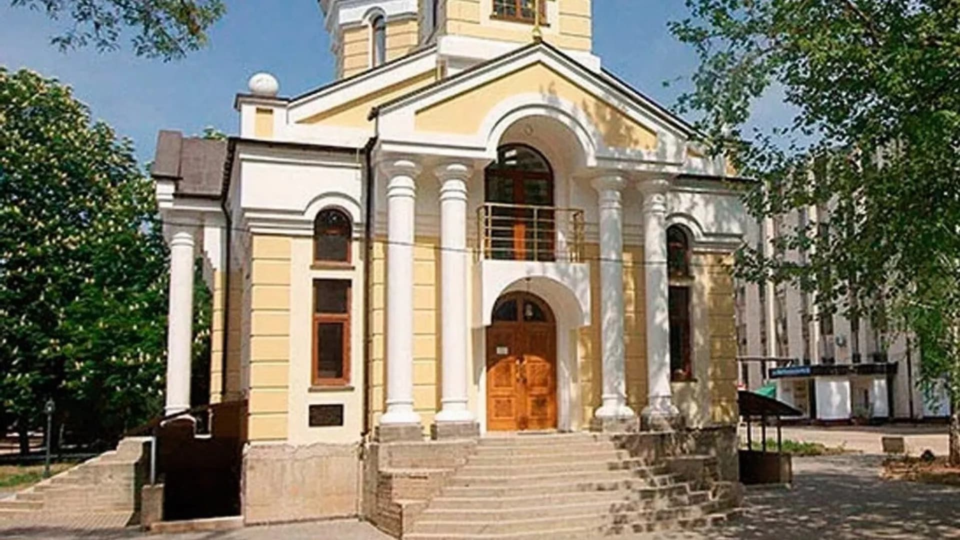 Фото услуги Групповая Экскурсия "К Святому Луке" из Евпатории: Свято-Троицкий монастырь и Храмы