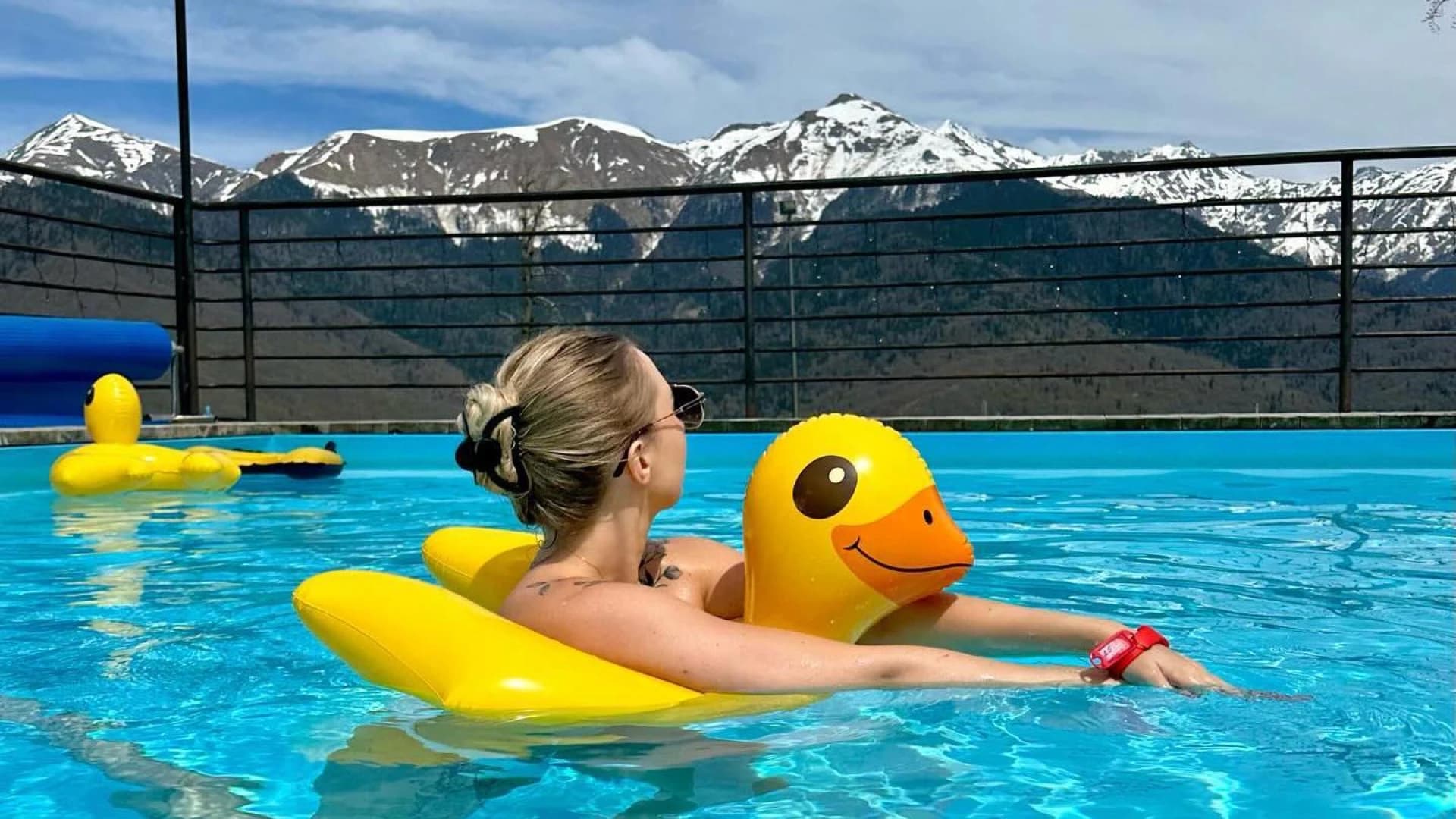 Открытый бассейн в горах "Sunshine Park" со скидкой 1000 рублей