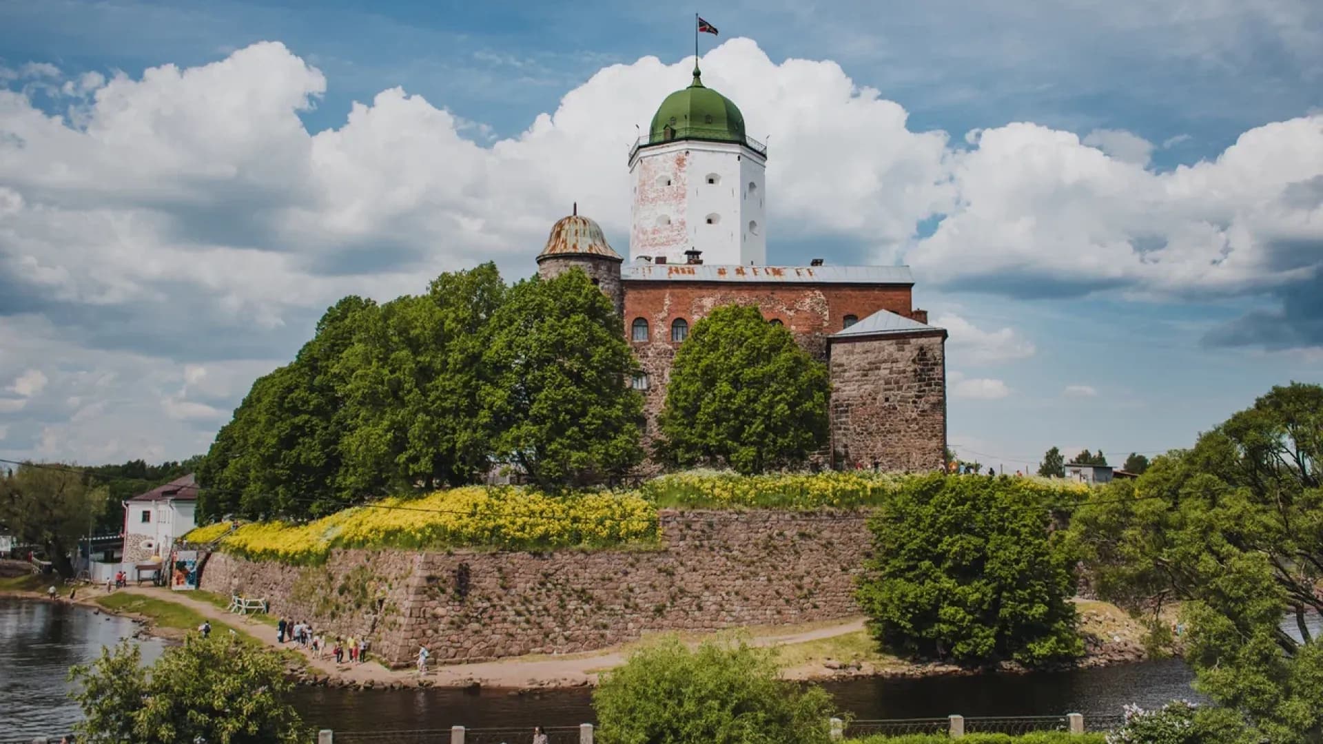 Тайны старого Выборга: замок, парк Монрепо и Выборгские крендели
