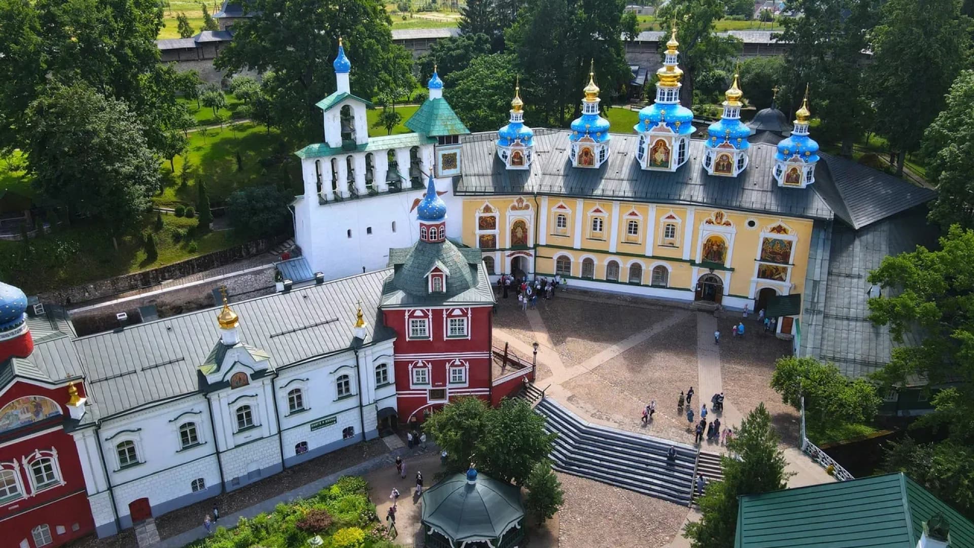 Псков - Изборск - Печоры: крепости и святыни за один день