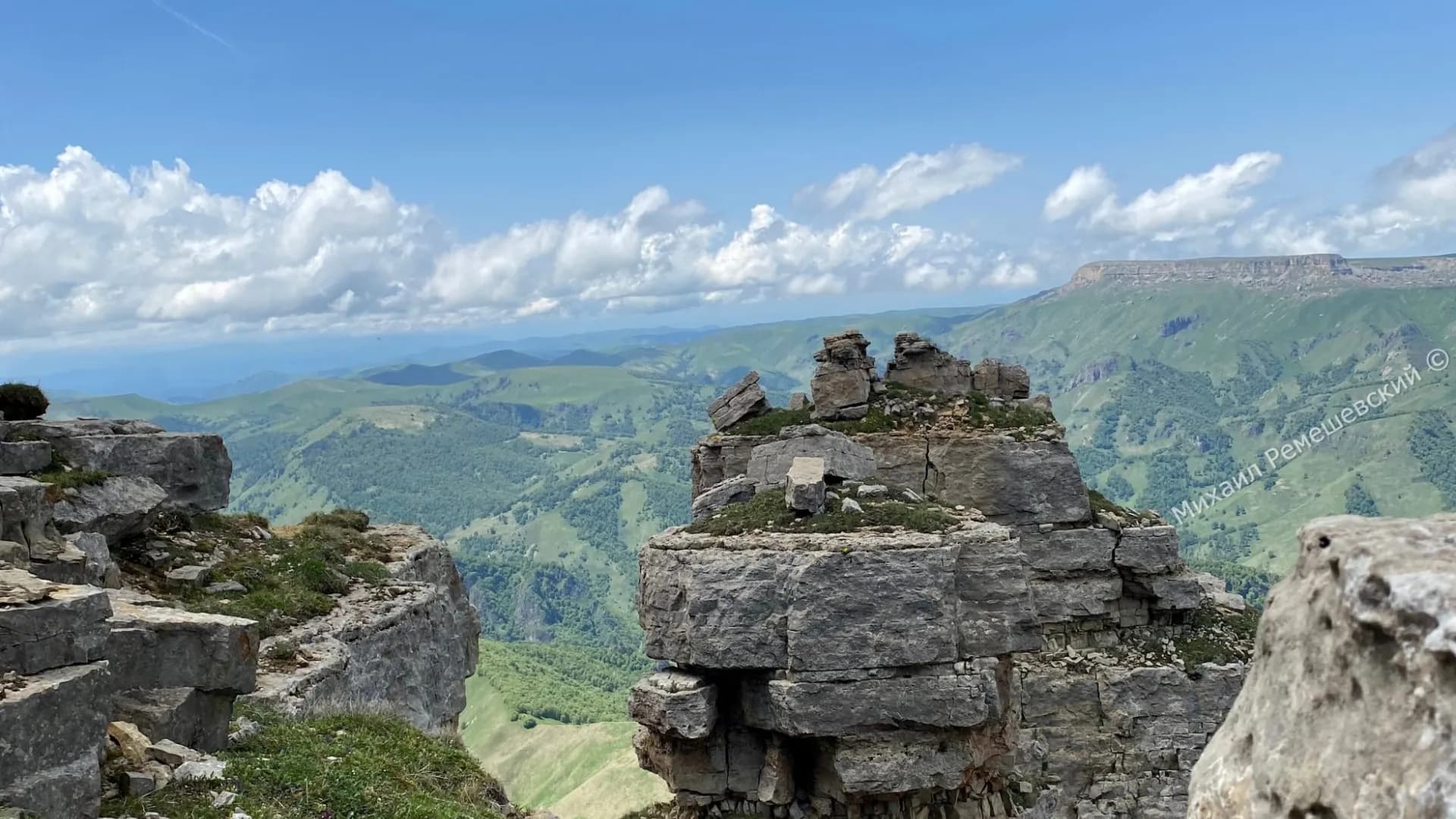 Джип-тур на Плато Бермамыт из Нальчика: панорама Эльбруса и «кухня природы»