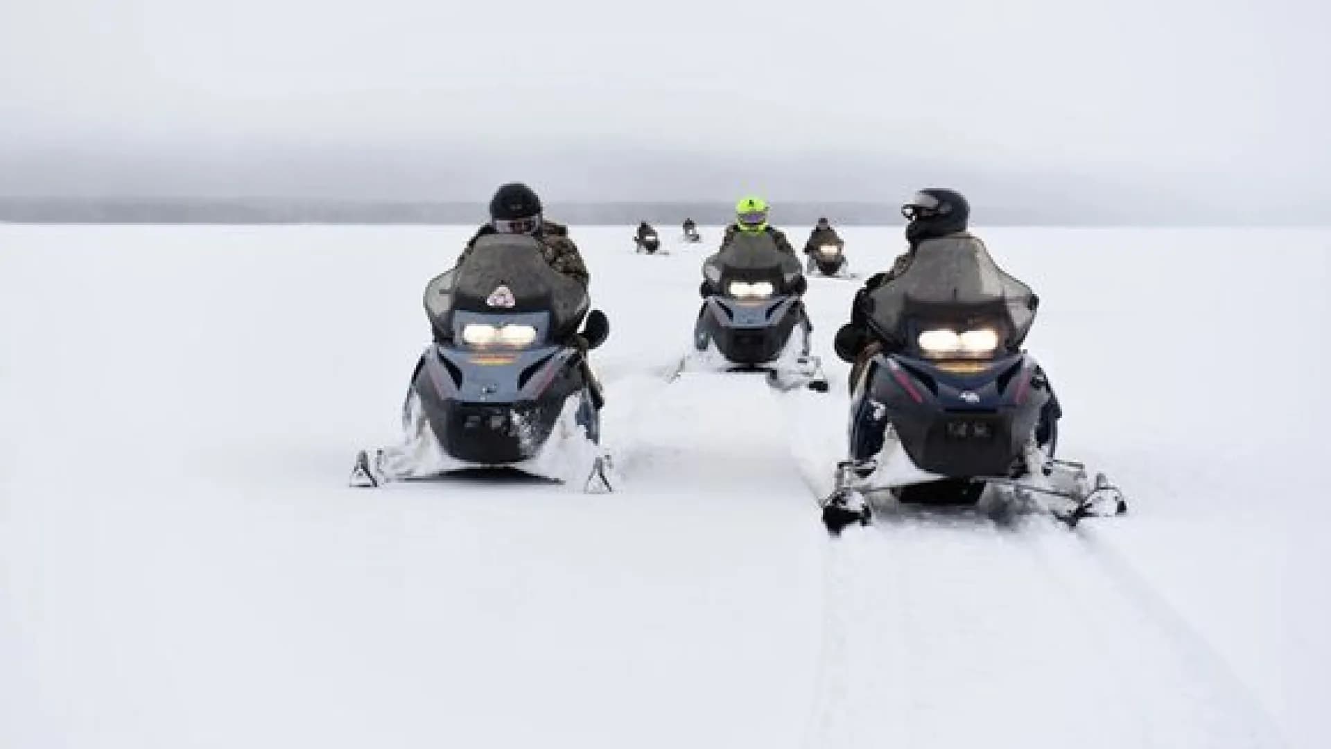 Тур на снегоходах на Вулкан Гирвас: 300 км по зимней Карелии