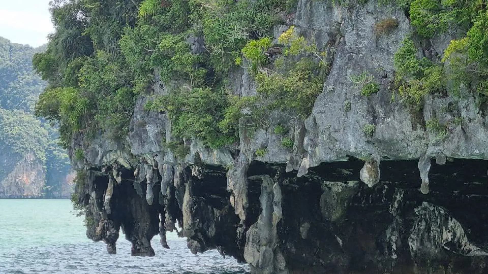 Ранний тур «Острова Бонда» на скоростном катамаране: залив Пханг Нга, каноэ и плавучая деревня
