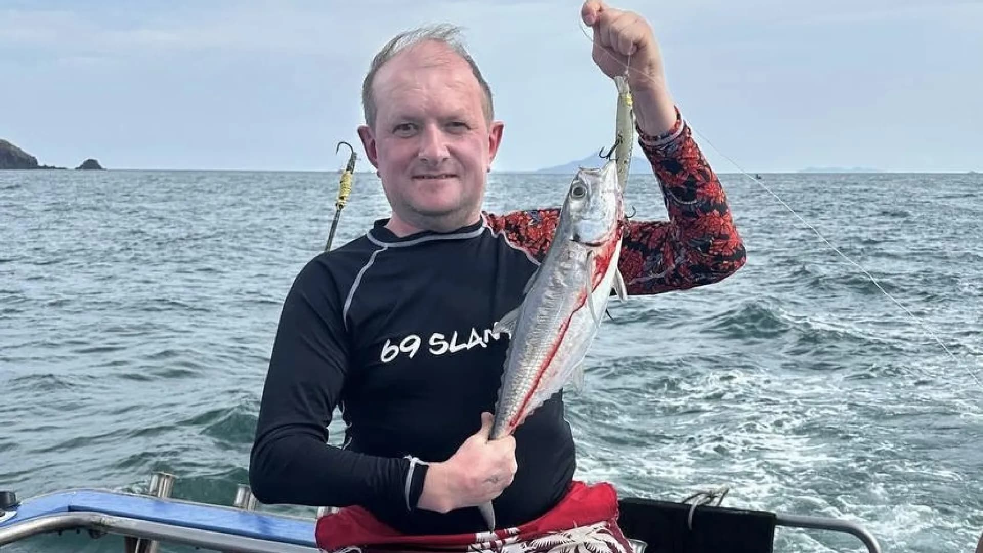 Морская рыбалка на рассвете на катамаране: троллинг, охота, снорклинг